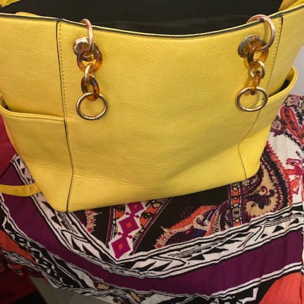Mia K Farrow yellow crossbody/shoulder bag